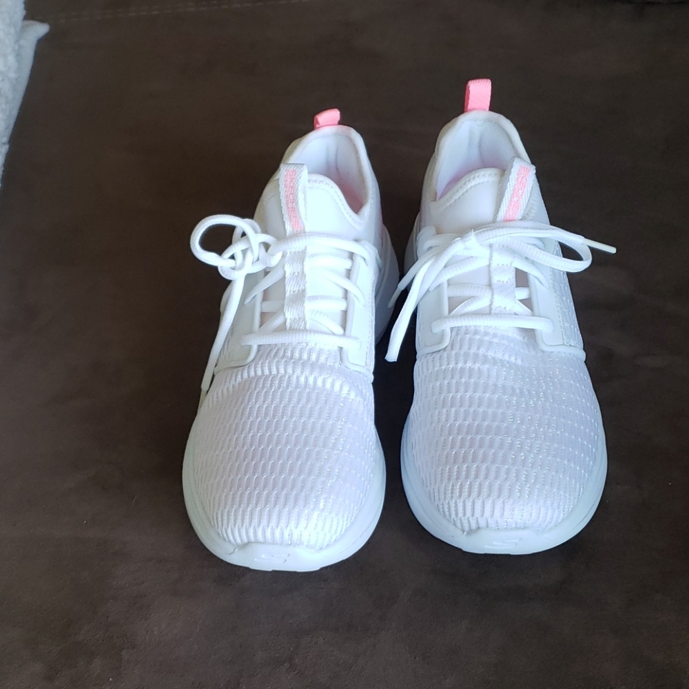 New women's sketches size 8.5